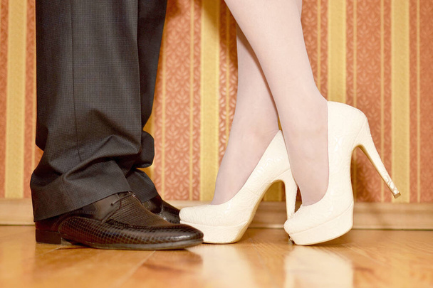 The legs of a couple in love met a guy and a girl shod in shoes - Foto, Imagem