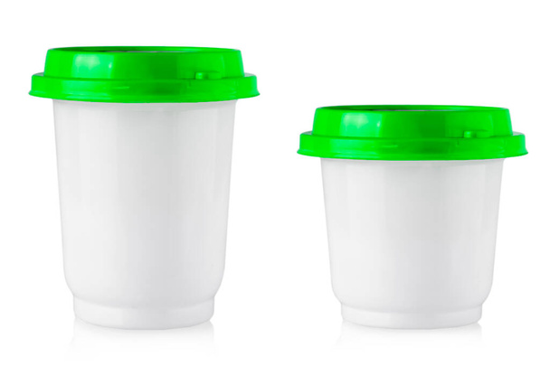 Zöld fedelű műanyag palackok élelmiszerekhez. Fehér alapon elszigetelve. - Fotó, kép