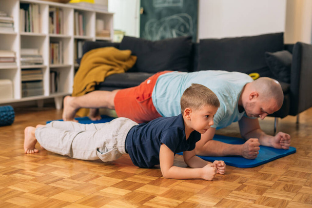 father and son exercise at home - Zdjęcie, obraz