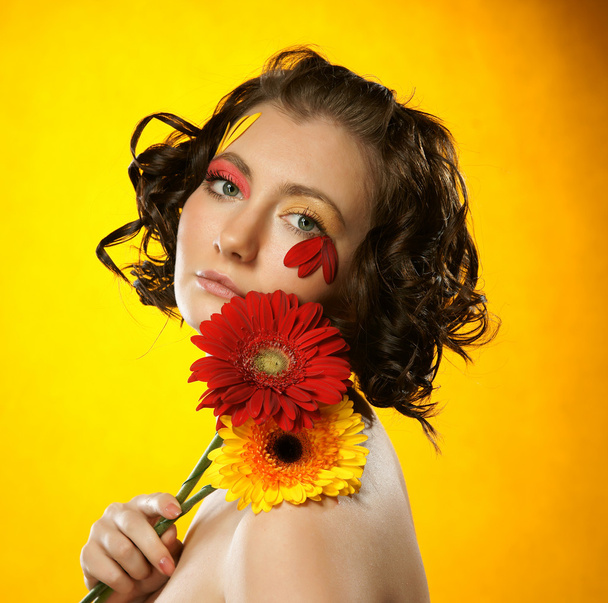 The girl with Gerber's flower - Фото, зображення