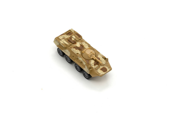 Műanyag modell egy katonai játék autó elszigetelt fehér alapon. - Fotó, kép
