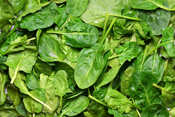 Foglie di spinaci, verdure e sfondo sano. Vista Zenith. - Foto, immagini
