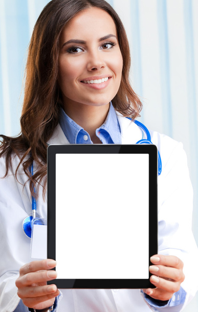 Doctor showing blank tablet pc for copyspace - 写真・画像