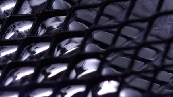 Vloeibaar gallium. Zwarte vloeibare achtergrond ferrofluid - Video