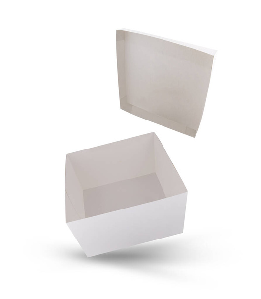 Białe kartonowe pudełko na ciasto izolowane na białym tle - Zdjęcie, obraz