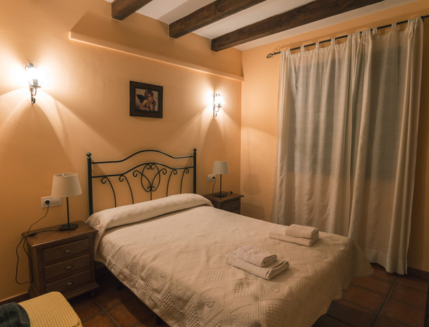 Тепла гарна кімната в романтичному курортному готелі
  - Фото, зображення