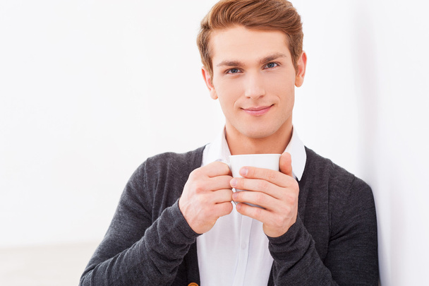 Man holding cup of coffee - Zdjęcie, obraz