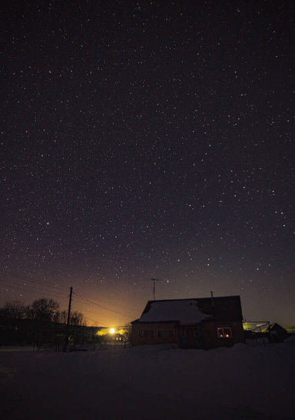 night starry sky over the village house. High quality photo - Фото, изображение