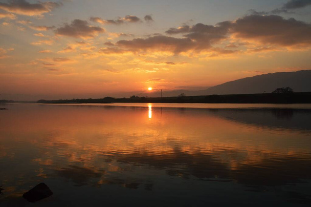 Четыре сезона реки Тикуго префектура Фукуока Цзянь / Река Тикуго является крупнейшей рекой в Японии Кюсю на 143,0 км. - Фото, изображение