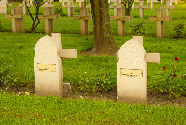 廃棄 (tombstone) のイスラム教の兵士は第一次世界大戦で殺されました。 - 写真・画像