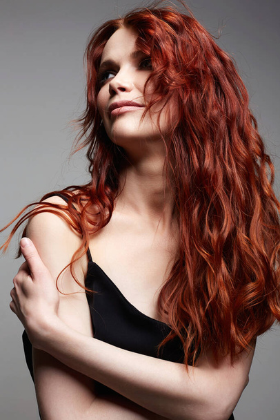 beautiful smiling woman with curly red hair. beauty portrait of healthy hair girl - Foto, imagen