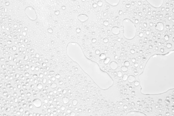 Gotas de agua abstractas fondo aislado con fondo blanco. - Foto, Imagen