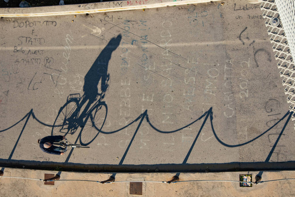 Szlak rowerowy zenith Widok na miasto Pescara, Abruzja, Włochy - Zdjęcie, obraz
