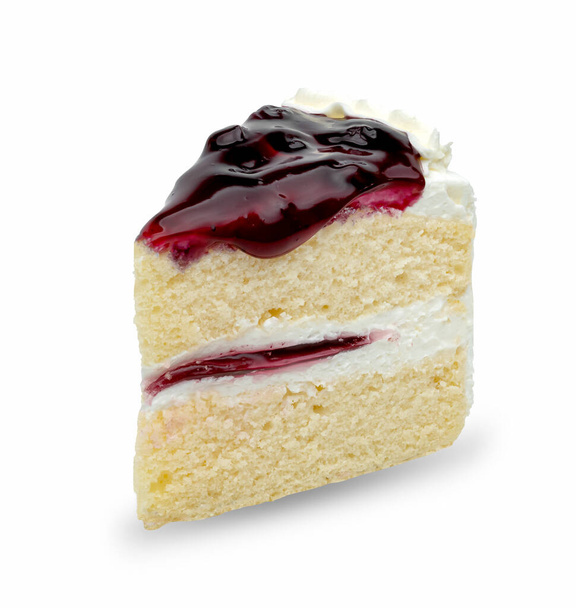 pastel de queso de arándanos aislado sobre fondo blanco - Foto, imagen