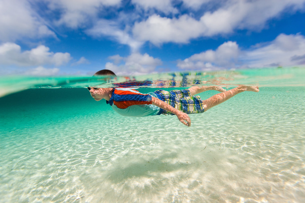 Boy swimming underwater - Foto, imagen