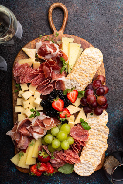 Cheese or charcuterie board on dark background - Foto, imagen