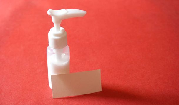 Спиртне гелеве миття рук або пляшка для дезінфікування, очищувач для антибактерій та запобігання мікробів захищають вірус, такий як корона (COVID-19) та інші
. - Фото, зображення