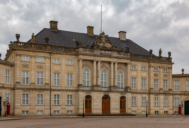 Amalienborg kompleksinin bir parçası olan Hristiyan Sarayı 'nın bir resmi.. - Fotoğraf, Görsel
