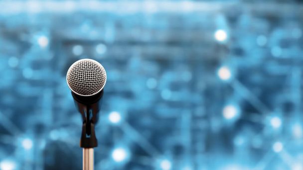 Δημόσιες ομιλίες υπόβαθρα, Γκρο πλαν το μικρόφωνο στο περίπτερο για ομιλητής ομιλία παράσταση στάδιο παρουσίαση με την τεχνολογία θόλωμα bokeh φως φόντο. - Φωτογραφία, εικόνα