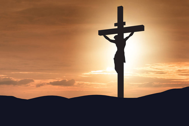 Релігійна концепція з хрестом проти неба
 - Фото, зображення