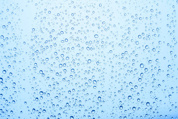 Вода падає на скло, краплі дощу
 - Фото, зображення