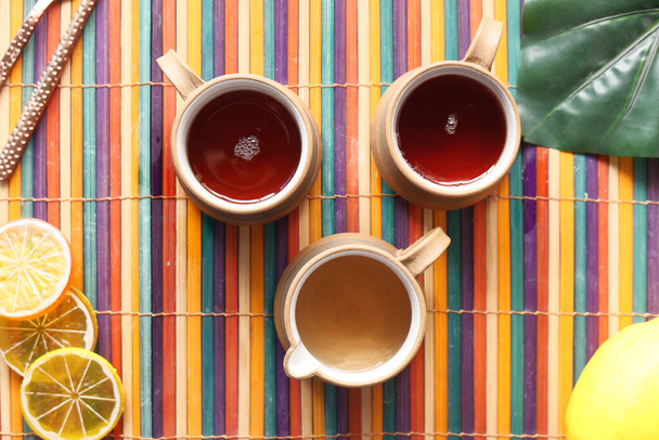  ziołowa zdrowa cytryna zielona herbata na stole  - Zdjęcie, obraz