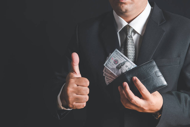 Rich businessman show Us dollar banknote in wallet - Фото, зображення