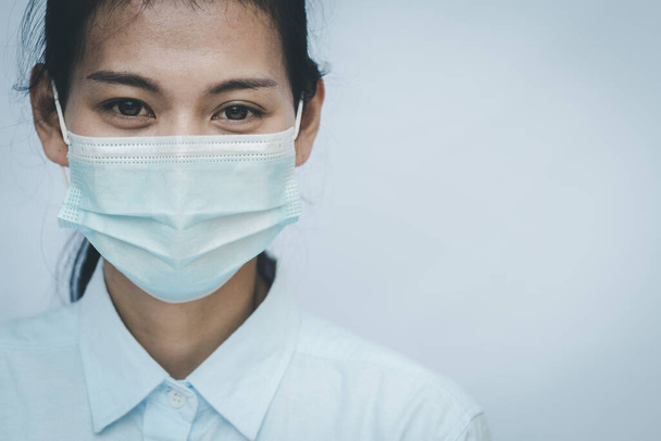 Médecin portant un masque de protection contre le coronavirus. Éclosion du virus Corona. Virus épidémique Syndrome respiratoire. Covid 19. - Photo, image