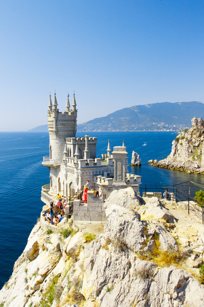 El corte de la Costa Sur de la Crimea Yalta, la Casta del Nido de la Golondrina
 - Foto, Imagen