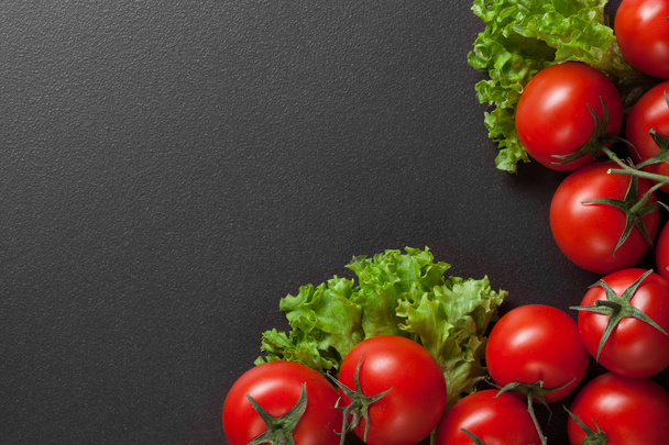 red tomatoes with green salad - Фото, зображення