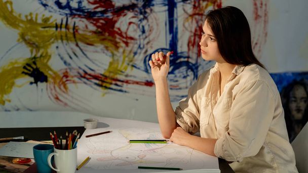 female artist painting school lost inspiration - Foto, immagini