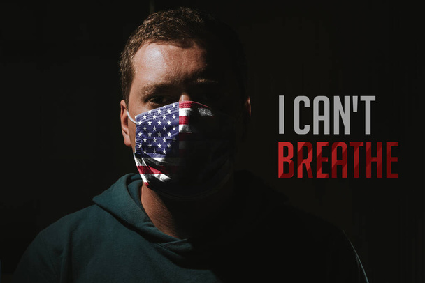 hombre con máscara con bandera de EE.UU. para la protección contra el virus de la corona covid-19 SARS-CoV-2, texto que no puedo respirar  - Foto, Imagen
