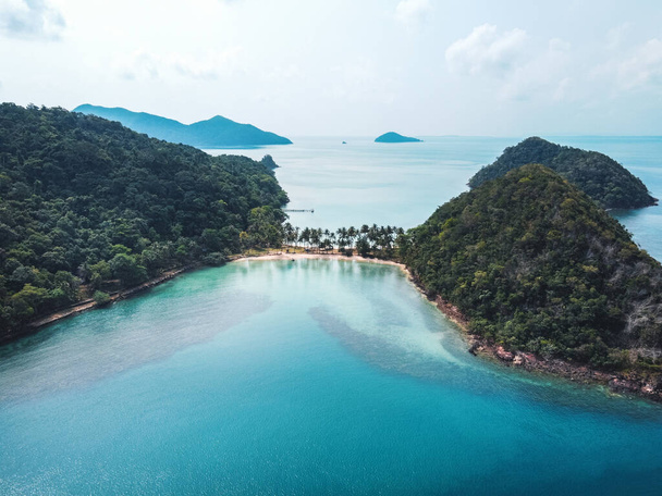 空中ビュー島タイ、海の景色、島のビーチ、熱帯の海の島 - 写真・画像