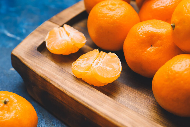 Tray with sweet tangerines on color background, closeup - Photo, Image