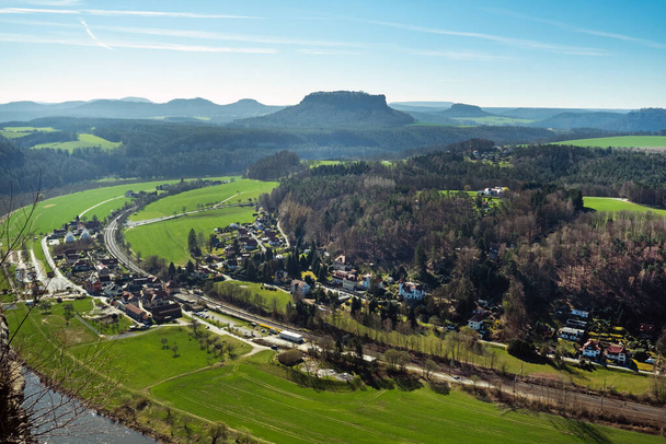 View from the bastei viewpoint of the Elbe river - beautiful landscape scenery of Sandstone mountains in Saxon Switzerland National Park, Germany. - Foto, Imagen