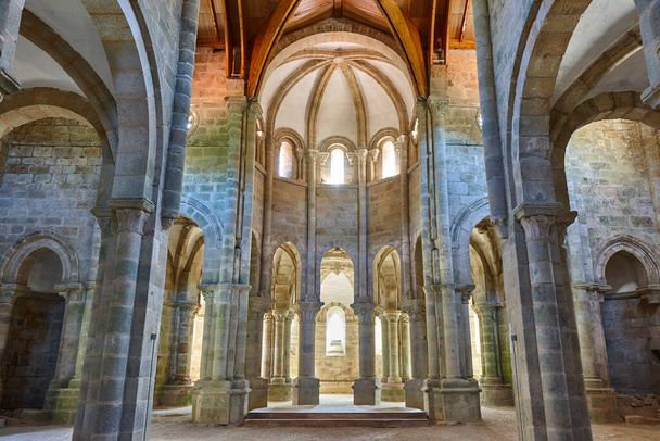 Romanisches Kloster Carboeiro in Ribeira Sacra. Galicien, Spanien - Foto, Bild