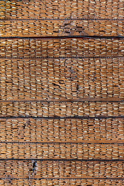 Búza- és gabonatermelésre használt kövekből és fából készült antik kézi cséplőpadló, mezőgazdasági szerszám - Fotó, kép