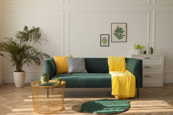 Stylish living room interior with comfortable green sofa - Φωτογραφία, εικόνα