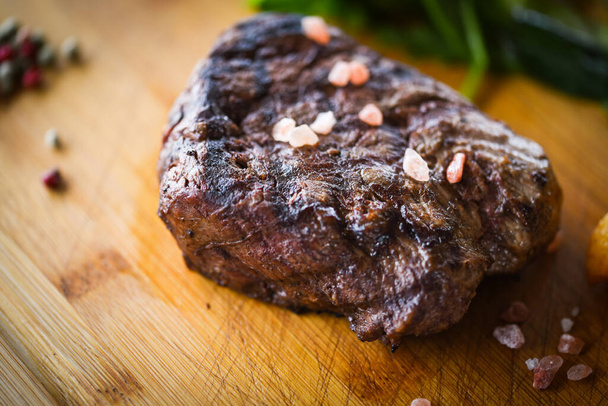 délicieux steak de beed sur le gril - Photo, image