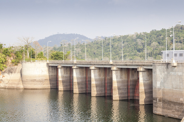 ガーナのヴォルタ川アコソンボ水力発電所 - 写真・画像