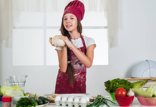 child girl cooking meal from healthy and organic products only, health - Foto, Imagem