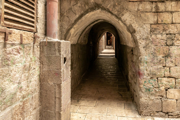 Tunelový průchod pod obytnými budovami v muslimské čtvrti u východu z Chrámové hory - Řetězová brána, ve starém městě Jeruzalémě, v Izraeli - Fotografie, Obrázek