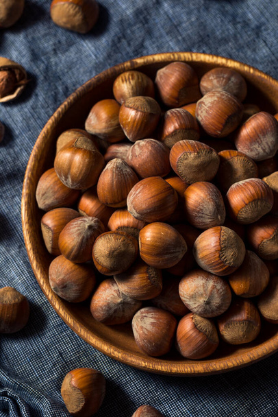 Raw Organic Unshelled Hazelnuts in a Bowl - Zdjęcie, obraz