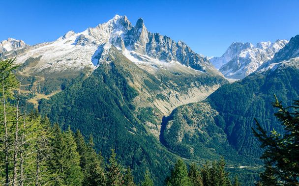 Scenic view of Aiguille du Dru (the Dru) in French Alps - 写真・画像