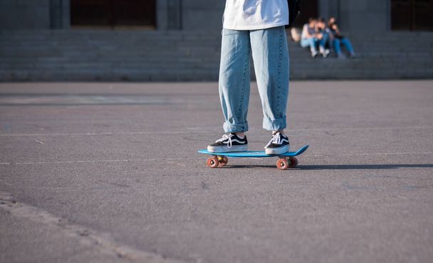 Legs on skateboard or longboard in par - Photo, image