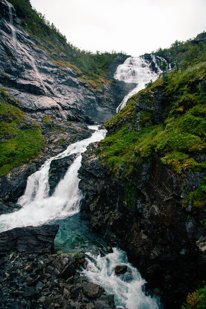 Природа Норвегии вблизи деревни Флам и железной дороги Флам - Фото, изображение