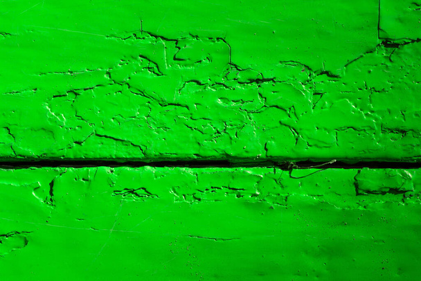 Texture vert vif des planches en bois avec fond grunge de peinture fissurée pour la conception - Photo, image