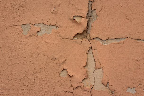 superficie non liscia della vecchia parete dell'edificio con crepe e sfondo vernice peeling per la progettazione - Foto, immagini