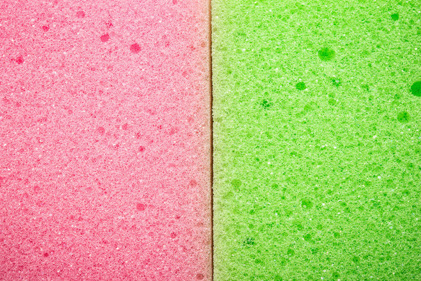 зелено-рожеві губки для миття посуду крупним планом для концепції чистоти дизайну
 - Фото, зображення