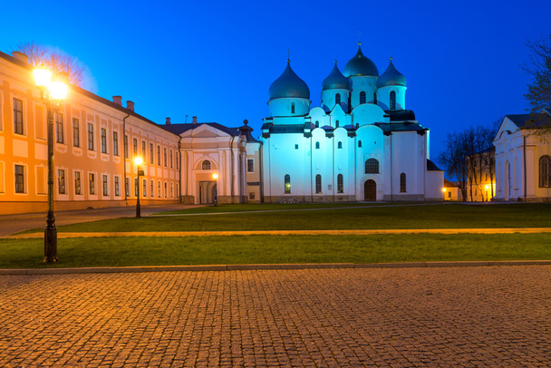 Architettura della scena notturna Novgorod Cremlino
 - Foto, immagini